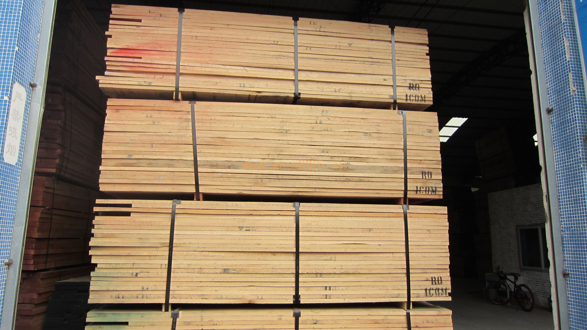 东莞市森瑞木业 优质北美进口木材与专业服装服饰批发的一站式选择