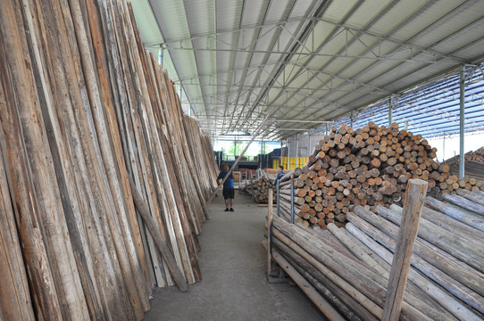 跨界洞察 木材市场与服装服饰批发的商业生态对比